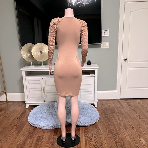 “Charlene” H&M Midi Bodycon Dress. Size US 6. Excellent Stretch! Great Fit! - Picture 3 of 5